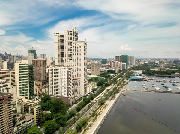 Crown Regency Hotel Makati image 4